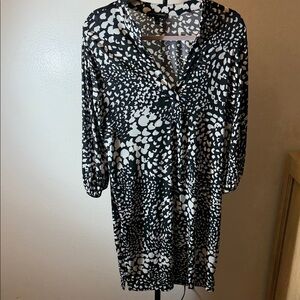 Banana Republic Black and White Abstract Print Top